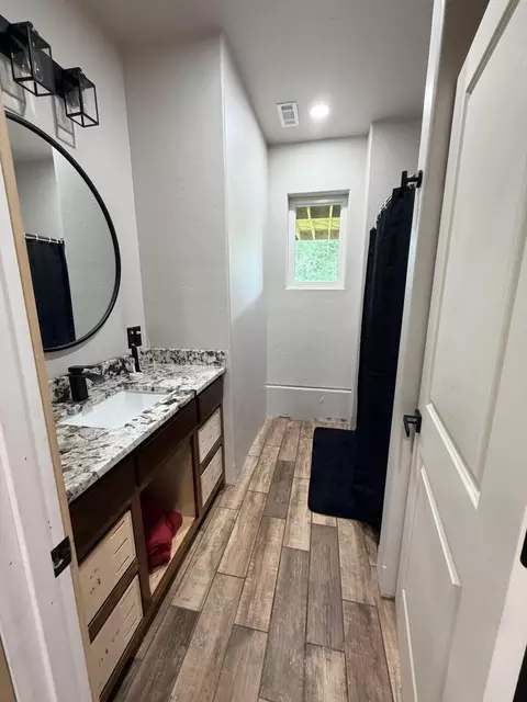 Bath - 71 Castlegate Dr, Seymour, MO 65746 photo 6 of 6
