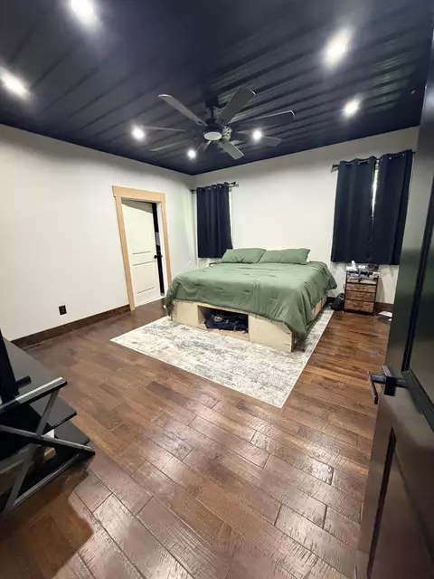 Bedroom - 71 Castlegate Dr, Seymour, MO 65746 photo 1 of 5