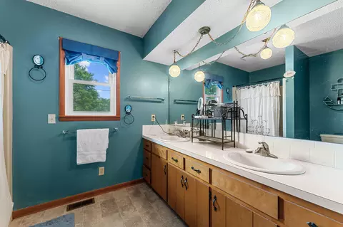 Bath - 25691 Hillcrest Dr, Shell Knob, MO 65747 photo 1 of 3