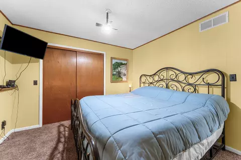 Bedroom - 25691 Hillcrest Dr, Shell Knob, MO 65747 photo 3 of 4