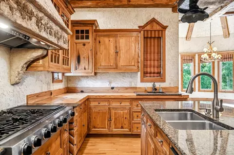 Kitchen - 6108 S Bluff Ridge Rd, Ozark, MO 65721 photo 6 of 11