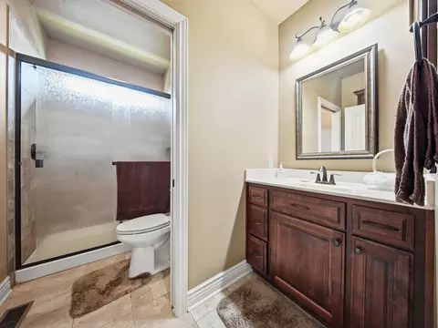 Bath - 599 Penzance Dr, Nixa, MO 65714 photo 4 of 5