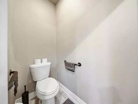 Bath - 599 Penzance Dr, Nixa, MO 65714 photo 2 of 5