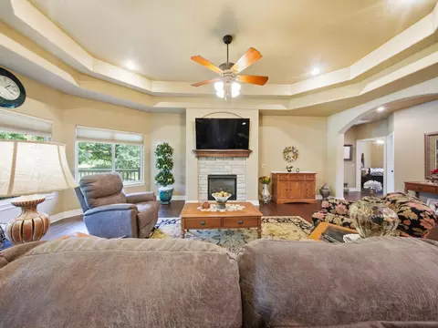 Living - 599 Penzance Dr, Nixa, MO 65714 photo 5 of 5