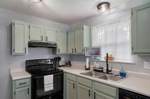 Kitchen - 405 Lynn Dr, Clever, MO 65631 photo 2 of 3