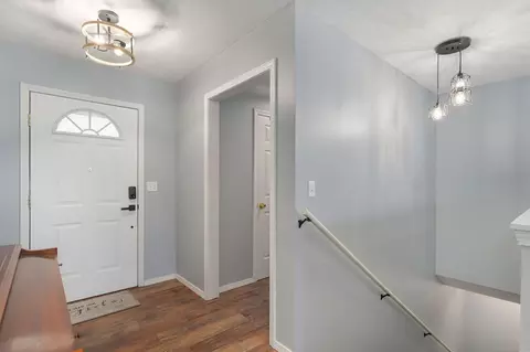 Entry Way - 405 Lynn Dr, Clever, MO 65631 photo 1 of 3
