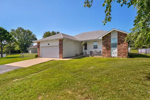 Exterior - 405 Lynn Dr, Clever, MO 65631 photo 2 of 12