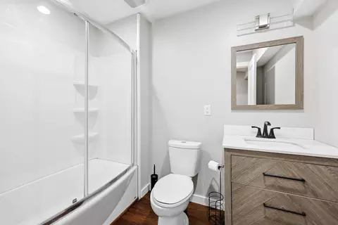 Bath - 1050 E Camorene St, Springfield, MO 65803 photo 4 of 5