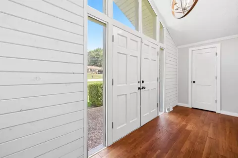 Entry Way - 1050 E Camorene St, Springfield, MO 65803 photo 1 of 1