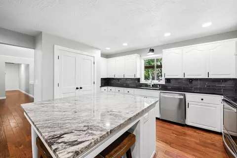 Kitchen - 1050 E Camorene St, Springfield, MO 65803 photo 2 of 4