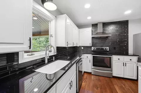 Kitchen - 1050 E Camorene St, Springfield, MO 65803 photo 4 of 4