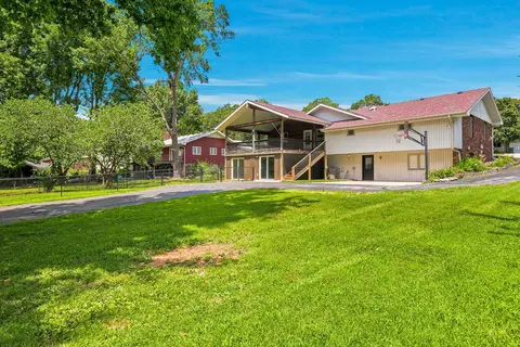 Exterior - 1050 E Camorene St, Springfield, MO 65803 photo 5 of 8