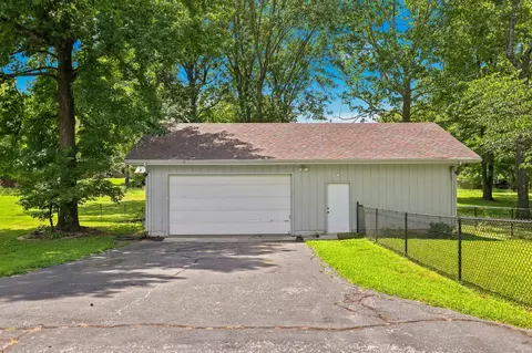 Exterior - 1050 E Camorene St, Springfield, MO 65803 photo 7 of 8
