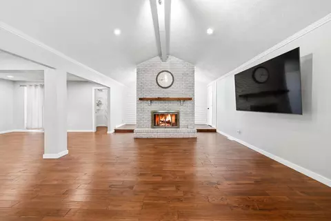 Living - 1050 E Camorene St, Springfield, MO 65803 photo 3 of 6
