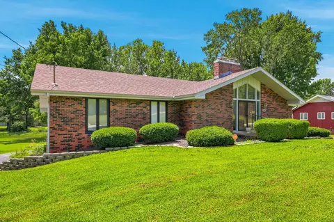 Exterior - 1050 E Camorene St, Springfield, MO 65803 photo 2 of 8