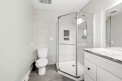 Bath - 1050 E Camorene St, Springfield, MO 65803 photo 2 of 5