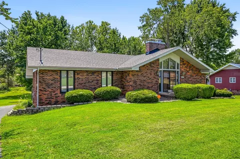 Exterior - 1050 E Camorene St, Springfield, MO 65803 photo 2 of 7