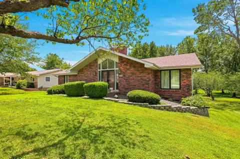 Exterior - 1050 E Camorene St, Springfield, MO 65803 photo 3 of 8