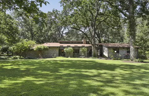 818 W Summit St, Bolivar, MO 65613