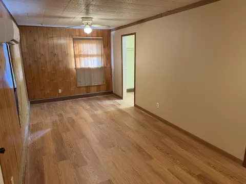 Living - 917 S Elm St, Mountain View, MO 65548 photo 5 of 7