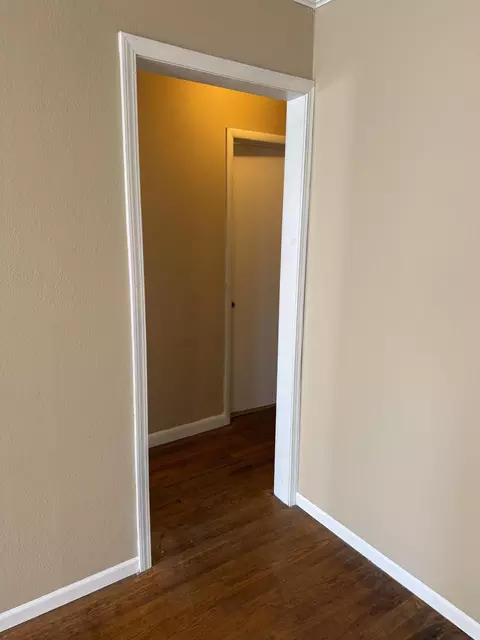Entry Way - 917 S Elm St, Mountain View, MO 65548 photo 3 of 4