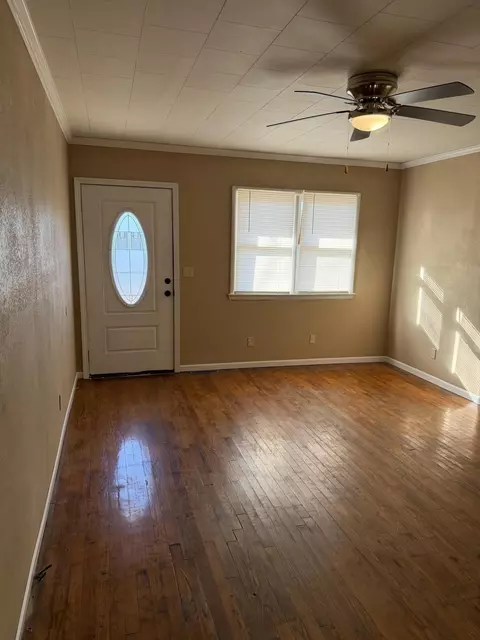 Living - 917 S Elm St, Mountain View, MO 65548 photo 7 of 7