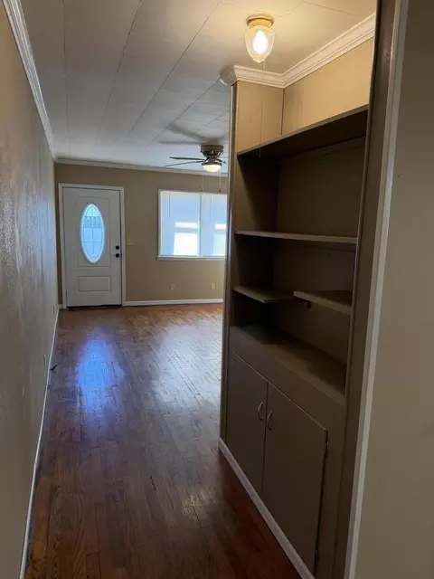 Entry Way - 917 S Elm St, Mountain View, MO 65548 photo 2 of 4