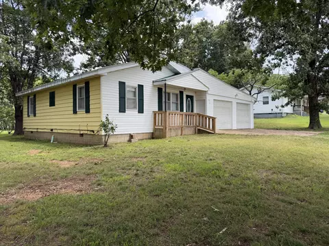 Exterior - 917 S Elm St, Mountain View, MO 65548 photo 3 of 8