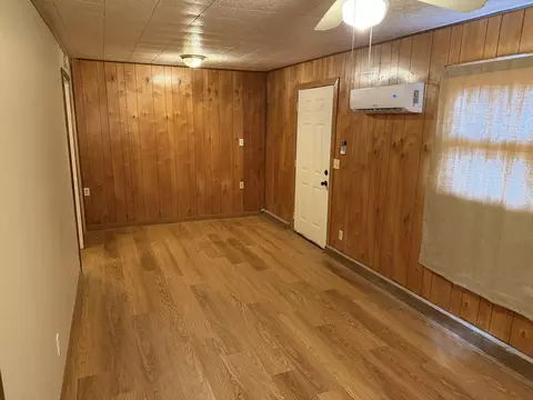 Living - 917 S Elm St, Mountain View, MO 65548 photo 6 of 7