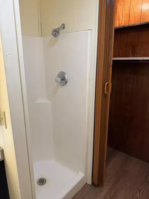 Bath - 917 S Elm St, Mountain View, MO 65548 photo 5 of 5
