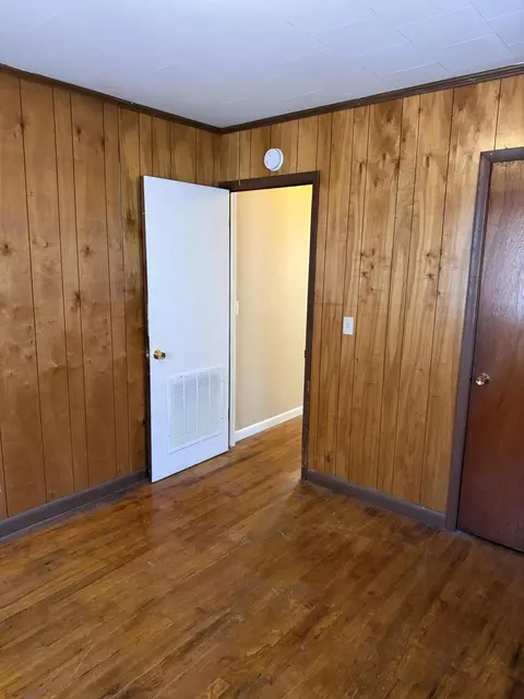 Bedroom - 917 S Elm St, Mountain View, MO 65548 photo 4 of 4
