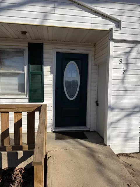 Exterior - 917 S Elm St, Mountain View, MO 65548 photo 5 of 8