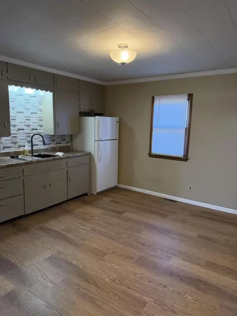 Kitchen - 917 S Elm St, Mountain View, MO 65548 photo 1 of 2