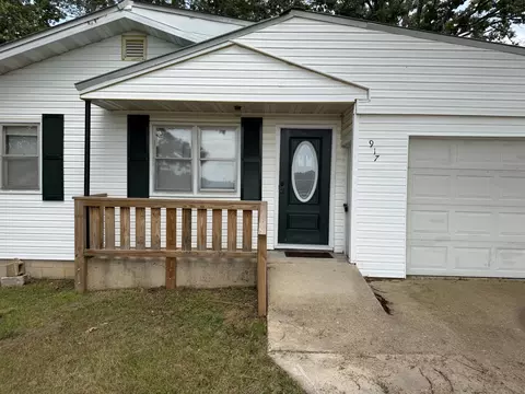 Exterior - 917 S Elm St, Mountain View, MO 65548 photo 4 of 8