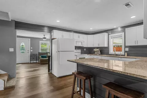 Kitchen - 22059 Knob Hill Ln, Shell Knob, MO 65747 photo 1 of 3