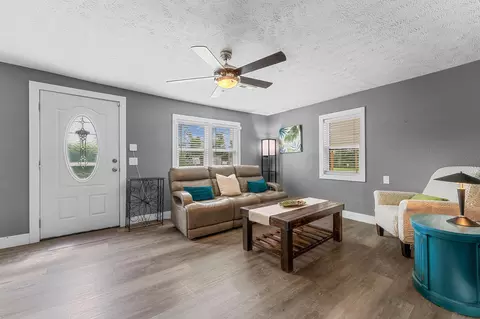 Living - 22059 Knob Hill Ln, Shell Knob, MO 65747 photo 1 of 2