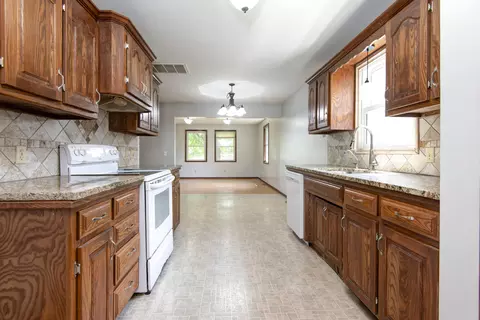1428 W Whiteside St, Springfield, MO 65807 photo 7