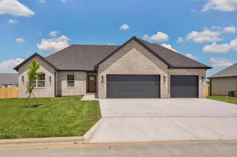 3017 E Heritage St, Republic, MO 65738