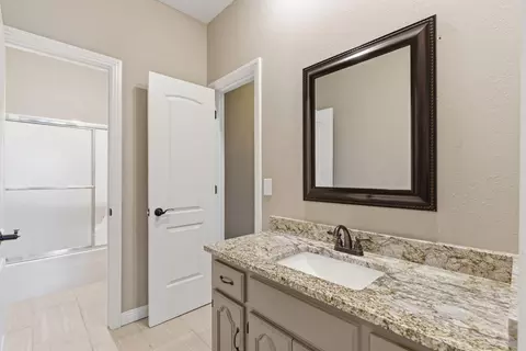 Bath - 3770 E Turtle Hatch Rd, Springfield, MO 65809 photo 6 of 6