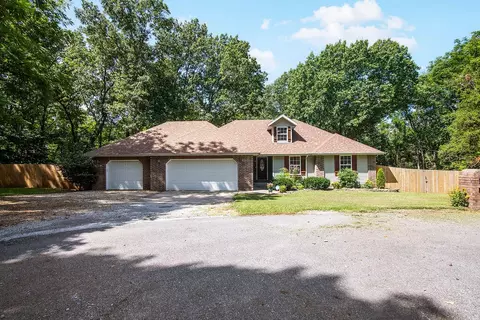 1496 S Alice Gayle Cir, Nixa, MO 65714