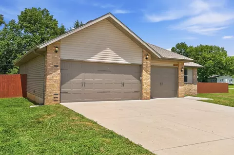 Exterior - 505 S Forest Ln, Republic, MO 65738 photo 2 of 12