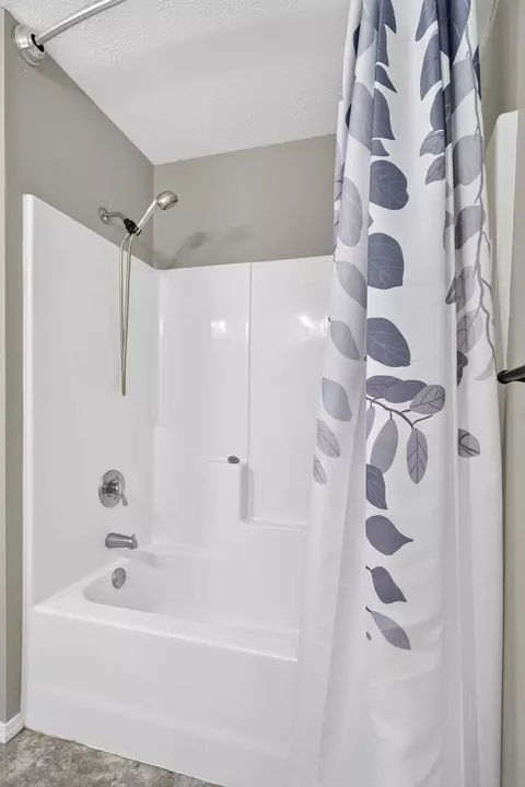 Bath - 505 S Forest Ln, Republic, MO 65738 photo 2 of 3