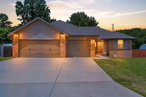 505 S Forest Ln, Republic, MO 65738