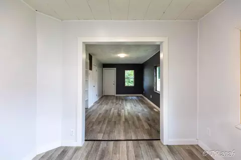 Living - 309 S Marr St, Mountain View, MO 65548 photo 3 of 4