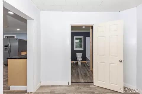 Entry Way - 309 S Marr St, Mountain View, MO 65548 photo 3 of 3