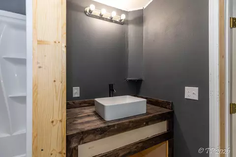 Bath - 309 S Marr St, Mountain View, MO 65548 photo 2 of 2