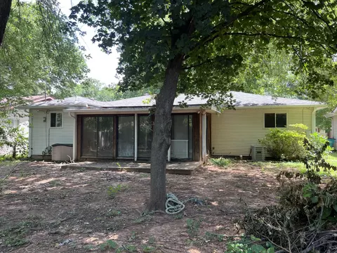 Exterior - 1949 S Broadway Ave, Springfield, MO 65807 photo 4 of 5