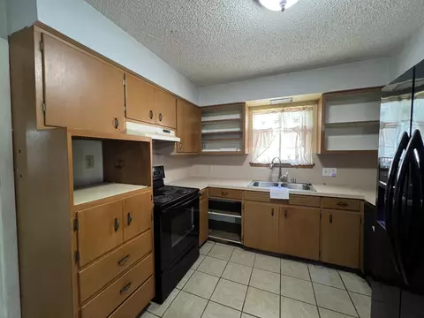 Kitchen - 1949 S Broadway Ave, Springfield, MO 65807 photo 1 of 1