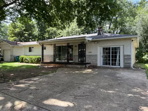 Exterior - 1949 S Broadway Ave, Springfield, MO 65807 photo 2 of 5