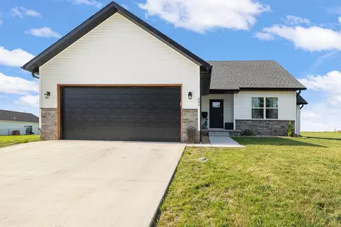 345 Division St, Sparta, MO 65753